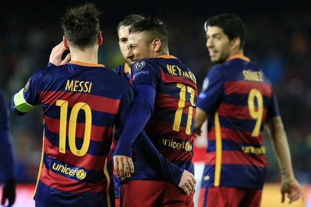 Barcelona's Argentinian forward Lionel Messi (L) celebrates a goal with Barcelona's Brazilian forward Neymar (C) during the UEFA Champions League Round of 16 second leg football match FC Barcelona vs Arsenal FC at the Camp Nou stadium in Barcelona on March 16, 2016.  / AFP / PAU BARRENA        (Photo credit should read PAU BARRENA/AFP/Getty Images)