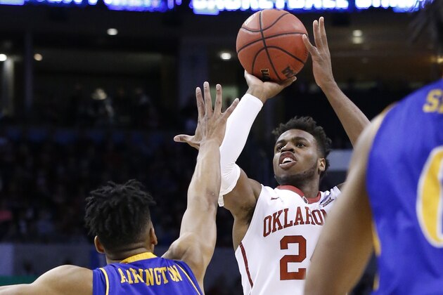 Oklahoma guard Buddy Hield, center, shoots over Cal State Bakersfield forward Jaylin Airington (11) in the first half of a first-round men's college basketball game in the NCAA Tournament, Friday, March 18, 2016, in Oklahoma City. VCU won 75-67. (AP Photo/Sue Ogrocki)