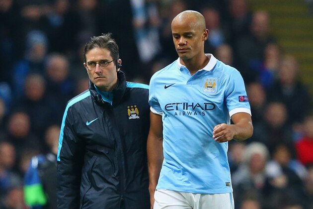 MANCHESTER, ENGLAND - MARCH 15:  An injured Vincent Kompany of Manchester City leaves the pitch during the UEFA Champions League round of 16 second leg match between Manchester City FC and FC Dynamo Kyiv at the Etihad Stadium on March 15, 2016 in Manchester, United Kingdom.  (Photo by Alex Livesey/Getty Images)