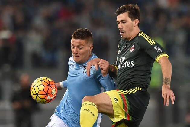 ROME, ITALY - NOVEMBER 01:  Sergej Milinkovic-Savic of SS Lazio and Alessio Romagnoli of AC Milan in action during the Serie A match between SS Lazio and AC Milan at Stadio Olimpico on November 1, 2015 in Rome, Italy.  (Photo by Giuseppe Bellini/Getty Images)