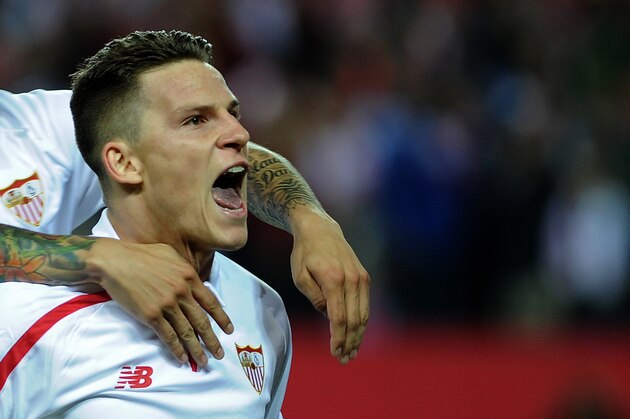 Sevilla's French forward Kevin Gameiro celebrates after scoring during the Spanish Copa del Rey (King's Cup) semifinal first leg football match Sevilla FC vs RC Celta de Vigo at the Ramon Sanchez Pizjuan stadium in Sevilla on February 4, 2016. AFP PHOTO/ CRISTINA QUICLER / AFP / CRISTINA QUICLER (Photo credit should read CRISTINA QUICLER/AFP/Getty Images) Sevilla's French forward Kevin Gameiro celebrates after scoring during the Spanish Copa del Rey (King's Cup) semifinal first leg football match Sevilla FC vs RC Celta de Vigo at the Ramon Sanchez Pizjuan stadium in Sevilla on February 4, 2016. AFP PHOTO/ CRISTINA QUICLER / AFP / CRISTINA QUICLER (Photo credit should read CRISTINA QUICLER/AFP/Getty Images)