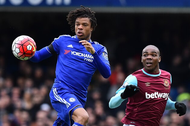 Chelsea's French striker Loic Remy (L) vies with West Ham United's Italian defender Angelo Ogbonna during the English Premier League football match between Chelsea and West Ham United at Stamford Bridge in London on March 19, 2016. / AFP / Ben STANSALL / RESTRICTED TO EDITORIAL USE. No use with unauthorized audio, video, data, fixture lists, club/league logos or 'live' services. Online in-match use limited to 75 images, no video emulation. No use in betting, games or single club/league/player publications.  /         (Photo credit should read BEN STANSALL/AFP/Getty Images)