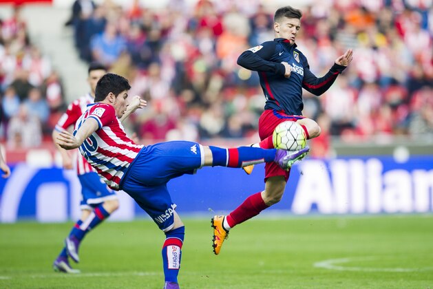 GIJON, SPAIN - MARCH 19:  Luciano Vietto of Club Atletico de Madrid duels for the ball with Jorge Mere of Real Sporting de Gijon during the La Liga match between Real Sporting de Gijon and Club Atletico de Madrid at Estadio El Molinon on March 19, 2016 in Gijon, Spain.  (Photo by Juan Manuel Serrano Arce/Getty Images)