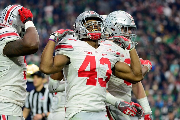 GLENDALE, AZ - JANUARY 01:  Linebacker Darron Lee #43 of the Ohio State Buckeyes celebrates during the fourth quarter of the BattleFrog Fiesta Bowl against the Notre Dame Fighting Irish at University of Phoenix Stadium on January 1, 2016 in Glendale, Arizona.  (Photo by Jennifer Stewart/Getty Images)