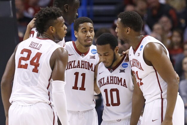 Oklahoma players, from left, Buddy Hield, Akolda Manyang, Isaiah Cousins, Jordan Woodard and Dante Buford huddle up in the second half of a first-round men's college basketball game against Cal State Bakersfield in the NCAA Tournament, Friday, March 18, 2016, in Oklahoma City. Oklahoma won 82-68. (AP Photo/Sue Ogrocki)