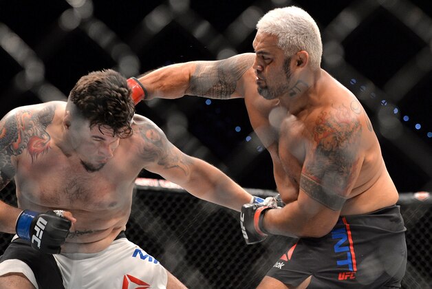 BRISBANE, AUSTRALIA - MARCH 20:  Mark Hunt delivers the knock out punch against Frank Mir during their UFC Heavyweight Bout at UFC Brisbane on March 20, 2016 in Brisbane, Australia.  (Photo by Bradley Kanaris/Getty Images)