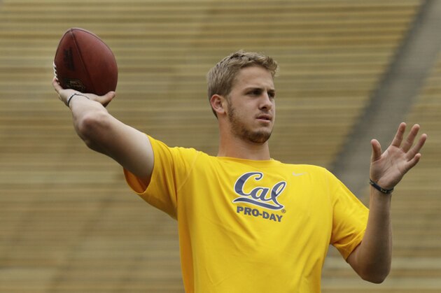 California quarterback Jared Goff passes during California's NFL Pro Day Friday, March 18, 2016, in Berkeley, Calif. (AP Photo/Ben Margot)