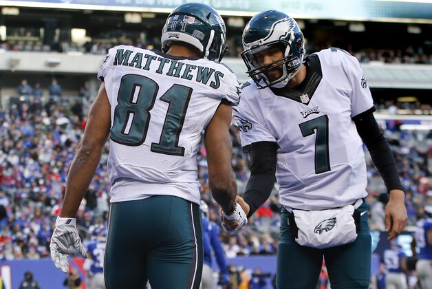 Philadelphia Eagles wide receiver Jordan Matthews (81) is congratulated by quarterback Sam Bradford (7) after scoring a touchdown against the New York Giants during the fourth quarter of an NFL football game, Sunday, Jan. 3, 2016, in East Rutherford, N.J. (AP Photo/Kathy Willens)