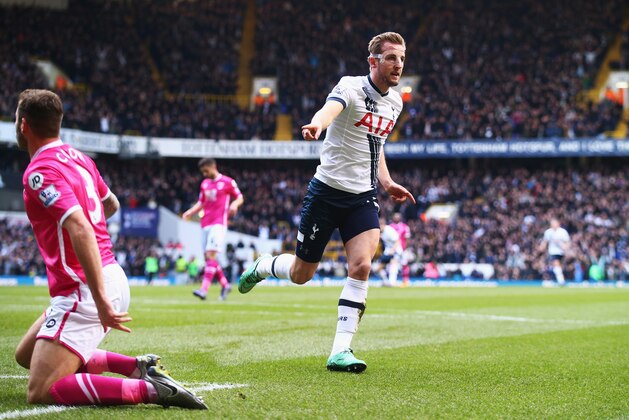 LONDON, ENGLAND - MARCH 20:  Harry Kane of Tottenham Hotspur celebrates as he scores their second goal during the Barclays Premier League match between Tottenham Hotspur and A.F.C. Bournemouth at White Hart Lane on March 20, 2016 in London, United Kingdom.  (Photo by Clive Rose/Getty Images)