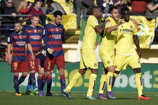 Villarreal (R) players celebrate their second goal during the Spanish league football match Villarreal CF vs FC Barcelona at El Madrigal stadium in Vila-real on March 20, 2016. / AFP / JOSE JORDAN        (Photo credit should read JOSE JORDAN/AFP/Getty Images)