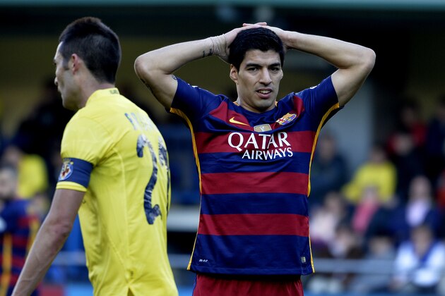 Barcelona's Uruguayan forward Luis Suarez puts his hands on his head during the Spanish league football match Villarreal CF vs FC Barcelona at El Madrigal stadium in Vila-real on March 20, 2016. / AFP / JOSE JORDAN (Photo credit should read JOSE JORDAN/AFP/Getty Images) Barcelona's Uruguayan forward Luis Suarez puts his hands on his head during the Spanish league football match Villarreal CF vs FC Barcelona at El Madrigal stadium in Vila-real on March 20, 2016. / AFP / JOSE JORDAN (Photo credit should read JOSE JORDAN/AFP/Getty Images)