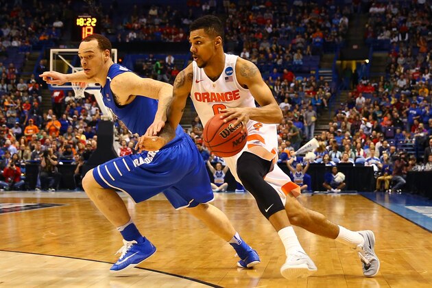 ST LOUIS, MO - MARCH 20: Michael Gbinije #0 of the Syracuse Orange handles the ball against Reggie Upshaw #30 of the Middle Tennessee Blue Raiders in the second half during the second round of the 2016 NCAA Men's Basketball Tournament at Scottrade Center on March 20, 2016 in St Louis, Missouri.  (Photo by Dilip Vishwanat/Getty Images)