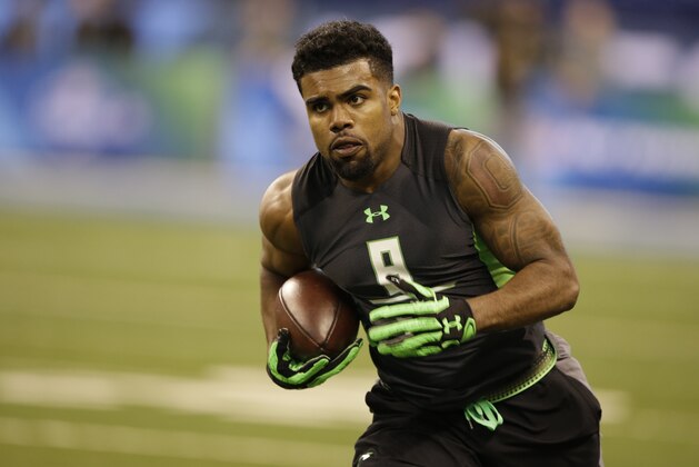 Ohio State running back Ezekiel Elliott runs a drill at the NFL football scouting combine in Saturday, Feb. 27, 2016, in Indianapolis. (AP Photo/Darron Cummings)