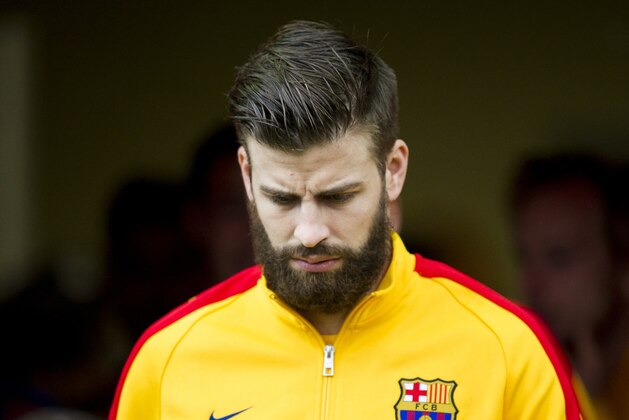 EIBAR, SPAIN - MARCH 06: Gerard Pique of FC Barcelona reacts on prior to the start the La Liga match between SD Eibar and FC Barcelona at Ipurua Municipal Stadium on March 6, 2016 in Eibar, Spain. (Photo by Juan Manuel Serrano Arce/Getty Images) EIBAR, SPAIN - MARCH 06: Gerard Pique of FC Barcelona reacts on prior to the start the La Liga match between SD Eibar and FC Barcelona at Ipurua Municipal Stadium on March 6, 2016 in Eibar, Spain. (Photo by Juan Manuel Serrano Arce/Getty Images)