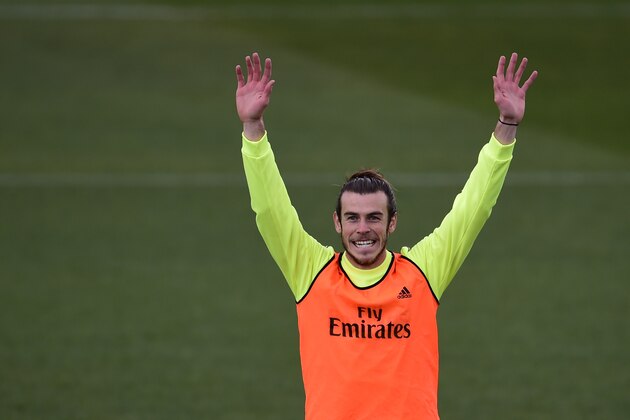 Real Madrid's Welsh forward Gareth Bale gestures during a training session at Valdebebas Sport City in Madrid on March 19, 2016 on the eve of their Liga football match against Sevilla. / AFP / PIERRE-PHILIPPE MARCOU        (Photo credit should read PIERRE-PHILIPPE MARCOU/AFP/Getty Images)