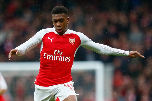 LONDON, ENGLAND - FEBRUARY 20:  Alex Iwobi of Arsenal in action during the Emirates FA Cup fifth round match between Arsenal and Hull City at Emirates Stadium on February 20, 2016 in London, England.  (Photo by Julian Finney/Getty Images)