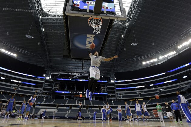 Florida Gulf Coast's Sherwood Brown dunks during practice for a regional semifinal game in the NCAA college basketball tournament, Thursday, March 28, 2013, in Arlington, Texas. Florida Gulf Coast faces Florida on Friday. (AP Photo/David J. Phillip)