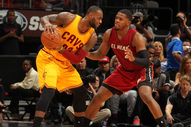 MIAMI, FL - MARCH 19:  LeBron James #23 of the Cleveland Cavaliers handles the ball against the Miami Heat on March 19, 2016 at AmericanAirlines Arena in Miami, Florida. NOTE TO USER: User expressly acknowledges and agrees that, by downloading and or using this Photograph, user is consenting to the terms and conditions of the Getty Images License Agreement. Mandatory Copyright Notice: Copyright 2015 NBAE (Photo by Issac Baldizon/NBAE via Getty Images)