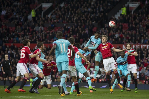 Manchester United's Bastian Schweinsteiger, third right, fights for the ball against West Ham United's Diafra Sakho during the English FA Cup quarterfinal soccer match between Manchester United and West Ham United at Old Trafford Stadium, Manchester, England, Sunday March 13, 2016. (AP Photo/Jon Super)