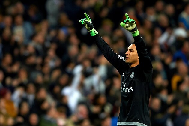 MADRID, SPAIN - MARCH 08: Keylor Navas of Real Madrid celebrates during the UEFA Champions League Round of 16 Second Leg match between Real Madrid CF and AS Roma at Estadio Santiago Bernabeu on March 8, 2016 in Madrid, Spain.  (Photo by Manuel Queimadelos Alonso/Getty Images)