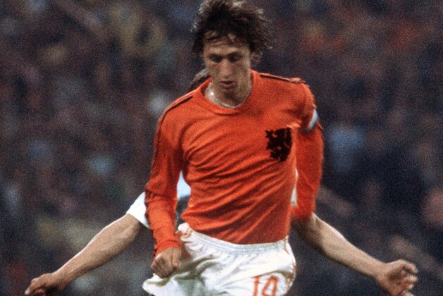 Dutch forward Johan Cruyff controls the ball under pressure from a West German player during the World Cup final between West Germany and the Netherlands 07 July 1974 in Munich. West Germany won 2-1 to earn its second World title after 1954. AFP PHOTO        (Photo credit should read STAFF/AFP/Getty Images)
