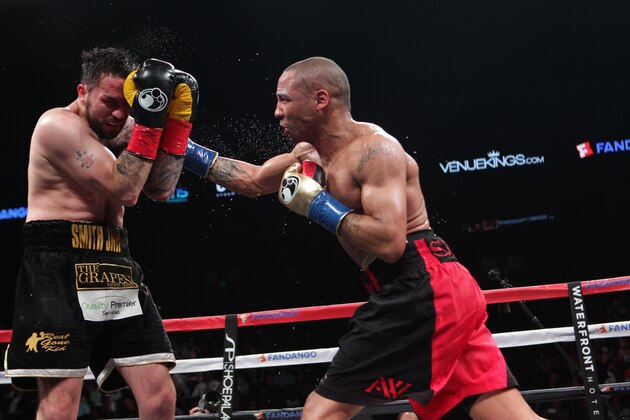 OAKLAND, CA - JUNE 20: Andre Ward (R) throws a right hook against Paul Smith during their Cruiserweight fight at ORACLE Arena on June 20, 2015 in Oakland, California. (Photo by Alexis Cuarezma/Getty Images)