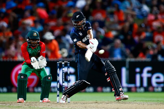 HAMILTON, NEW ZEALAND - MARCH 13:  Grant Elliott of New Zealand bats during the 2015 ICC Cricket World Cup match between Bangladesh and New Zealand at Seddon Park on March 13, 2015 in Hamilton, New Zealand.  (Photo by Phil Walter/Getty Images)