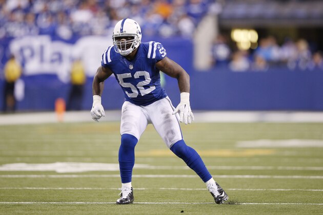 INDIANAPOLIS, IN - NOVEMBER 29: D'Qwell Jackson #52 of the Indianapolis Colts in action against the Tampa Bay Buccaneers during the game at Lucas Oil Stadium on November 29, 2015 in Indianapolis, Indiana. The Colts defeated the Bucs 25-12. (Photo by Joe Robbins/Getty Images)
