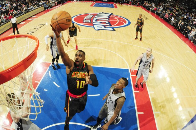 AUBURN HILLS, MI  - MARCH 26: Tim Hardaway Jr. #10 of the Atlanta Hawks goes for the lay up against the Detroit Pistons during the game on March 26, 2016 at The Palace of Auburn Hills in Auburn Hills, Michigan. NOTE TO USER: User expressly acknowledges and agrees that, by downloading and or using this Photograph, user is consenting to the terms and conditions of the Getty Images License Agreement. Mandatory Copyright Notice: Copyright 2016 NBAE (Photo by Allen Einstein/NBAE via Getty Images)