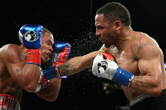 OAKLAND, CA - MARCH 26:  Andre Ward (right) fights against Sullivan Barrera in their IBF Light Heavyweight bout at ORACLE Arena on March 26, 2016 in Oakland, California.  (Photo by Ezra Shaw/Getty Images)