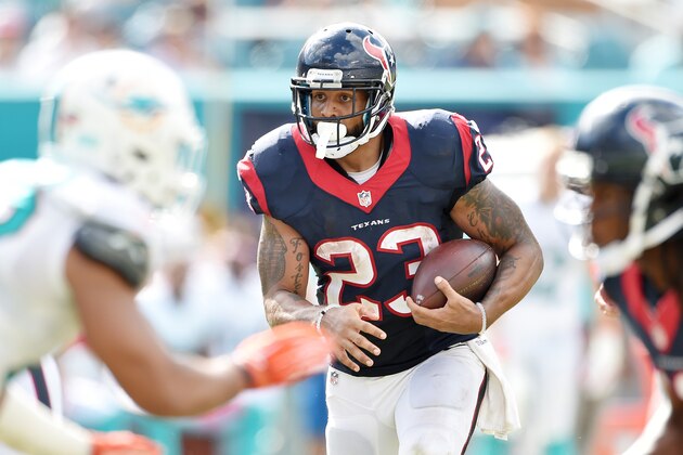 MIAMI GARDENS, FL - OCTOBER 25:  Running back Arian Foster #23 of the Houston Texans carries the ball during a NFL game against the Miami Dolphins at Sun Life Stadium on October 25, 2015 in Miami Gardens, Florida.  (Photo by Ronald C. Modra/Sports Imagery/Getty Images)