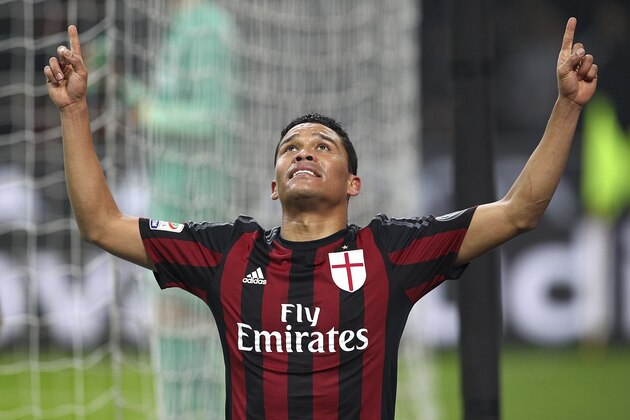 MILAN, ITALY - JANUARY 31:  Carlos Bacca of AC Milan celebrates his goal during the Serie A match between AC Milan and FC Internazionale Milano at Stadio Giuseppe Meazza on January 31, 2016 in Milan, Italy.  (Photo by Marco Luzzani/Getty Images)