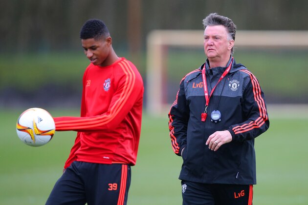 MANCHESTER, ENGLAND - MARCH 09:  Louis van Gaal, manager of Manchester Uniited watches Marcus Rashford of Manchester United during a training session ahead of the UEFA Europa League round of 16 first leg match between Liverpool and Manchester United at Aon Training Complex on March 9, 2016 in Manchester, England.  (Photo by Dave Thompson/Getty Images)