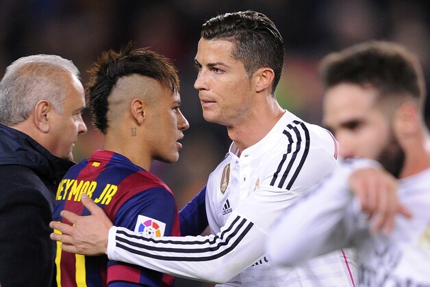 Real Madrid's Cristiano Ronaldo, centre right, pats Barcelona's Neymar on the back at the end of  a Spanish La Liga soccer match between FC Barcelona and Real Madrid at Camp Nou stadium, in Barcelona, Spain, Sunday, March 22, 2015. (AP Photo/Manu Fernandez)