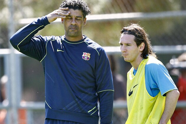 FC Barcelona's Dutch coach Frank Rijkaard (L) and Argentinian Lionel Messi take part in a training session on May 1, 2008 at the Camp Nou stadium in Barcelona.   AFP PHOTO/JOSEP LAGO (Photo credit should read JOSEP LAGO/AFP/Getty Images)