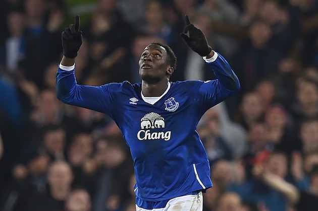 Everton's Belgian striker Romelu Lukaku celebrates after scoring their second goal during the English FA cup quarter-final football match between Everton and Chelsea at Goodison Park in Liverpool, north west England on March 12, 2016. / AFP / Paul ELLIS / RESTRICTED TO EDITORIAL USE. No use with unauthorized audio, video, data, fixture lists, club/league logos or 'live' services. Online in-match use limited to 75 images, no video emulation. No use in betting, games or single club/league/player publications.  /         (Photo credit should read PAUL ELLIS/AFP/Getty Images)