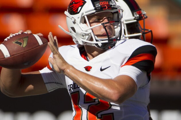 Oregon State quarterback Luke Del Rio (12) warms up before an NCAA college football game, Saturday, Sept. 6, 2014, in Honolulu. (AP Photo/Eugene Tanner)