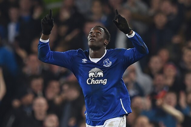 Everton's Belgian striker Romelu Lukaku celebrates after scoring their second goal during the English FA cup quarter-final football match between Everton and Chelsea at Goodison Park in Liverpool, north west England on March 12, 2016. / AFP / Paul ELLIS / RESTRICTED TO EDITORIAL USE. No use with unauthorized audio, video, data, fixture lists, club/league logos or 'live' services. Online in-match use limited to 75 images, no video emulation. No use in betting, games or single club/league/player publications.  /         (Photo credit should read PAUL ELLIS/AFP/Getty Images)