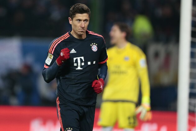 HAMBURG, GERMANY - JANUARY 22: Robert Lewandowski of Munich celebrates after scoring their first goal during the Bundesliga match between Hamburger SV and FC Bayern Muenchen at Volksparkstadion on January 22, 2016 in Hamburg, Germany.  (Photo by Oliver Hardt/Getty Images)