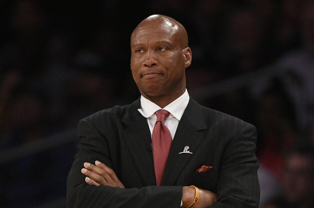 Los Angeles Lakers head coach Byron Scott looks on during the second half of an NBA basketball game against the Memphis Grizzlies in Los Angeles, Tuesday, March 22, 2016. The Los Angeles Lakers won 107-100. (AP Photo/Kelvin Kuo)