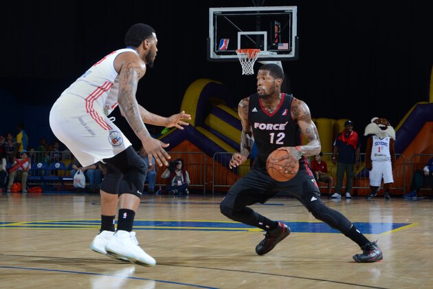 NEWARK, DE - MARCH 25: Deandre Liggins #12 of the Sioux Falls Skyforce handles the ball against the Delaware 87ers on March 25, 2016 at the Bob Carpenter Center in Newark, Delaware. NOTE TO USER: User expressly acknowledges and agrees that, by downloading and/or using this Photograph, user is consenting to the terms and conditions of the Getty Images License Agreement. Mandatory Copyright Notice: Copyright 2016 NBAE (Photo by Stephen Pellegrino/NBAE via Getty Images)