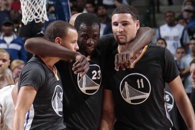 DALLAS, TX - DECEMBER 13:  Stephen Curry #30, Draymond Green #23 and Klay Thompson #11 of the Golden State Warriors huddle up against the Dallas Mavericks on December 13, 2014 at the American Airlines Center in Dallas, Texas. NOTE TO USER: User expressly acknowledges and agrees that, by downloading and or using this photograph, User is consenting to the terms and conditions of the Getty Images License Agreement. Mandatory Copyright Notice: Copyright 2014 NBAE (Photo by Glenn James/NBAE via Getty Images)