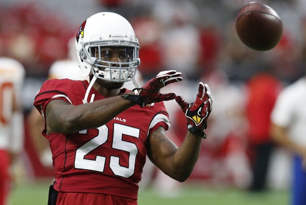 Arizona Cardinals cornerback Jerraud Powers (25) warms up prior to an NFL preseason football game against the Kansas City Chiefs, Saturday, Aug. 15, 2015, in Glendale, Ariz. (AP Photo/Rick Scuteri)