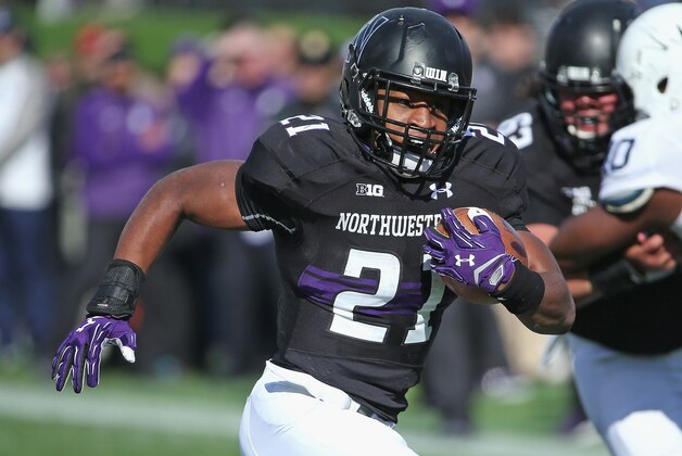 EVANSTON, IL - NOVEMBER 07: Justin Jackson #21 of the Northwestern Wildcats runs for a first down against the Penn State Nittany Lions at Ryan Field on November 7, 2015 in Evanston, Illinois. (Photo by JonathanDaniel/Getty Images)