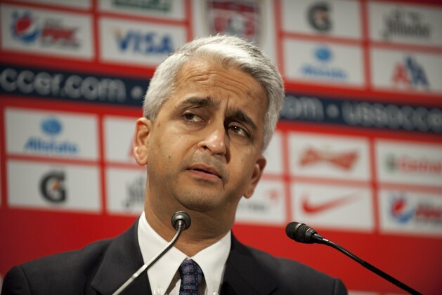 US Soccer President Sunil Gulati introduces German soccer star Jürgen Klinsmann as the new head coach of the US Mens National Team at a press conference August 1, 2011 in New York. AFP PHOTO/DON EMMERT        (Photo credit should read DON EMMERT/AFP/Getty Images)