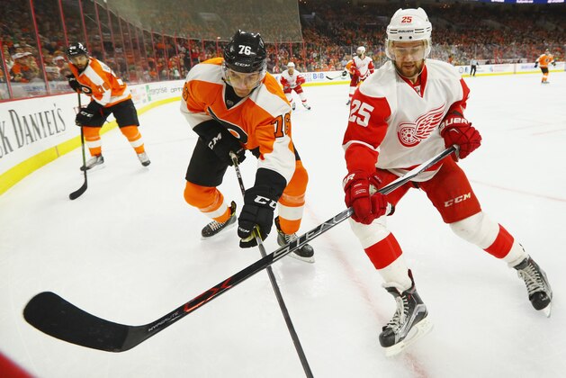 PHILADELPHIA, PA - MARCH 15:  Mike Green #25 of the Detroit Red Wings skates against the Philadelphia Flyers at the Wells Fargo Center on March 15, 2016 in Philadelphia, Pennsylvania. The Flyers defeated the Red Wings 4-3.  (Photo by Bruce Bennett/Getty Images)