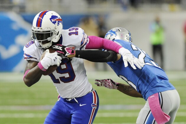 Buffalo Bills wide receiver Mike Williams (19) tries to break a tackle from Detroit Lions cornerback Darius Slay (23) during the first quarter of an NFL football game Sunday, Oct. 5, 2014, in Detroit. (AP Photo/Jose Juarez)
