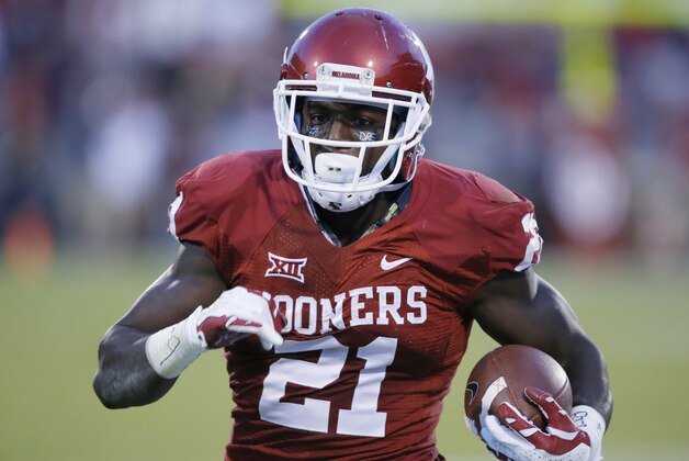 Oklahoma running back Keith Ford (21) takes a Trevor Knight pass into the end zone for a touchdown in the first quarter of an NCAA college football game against Tennessee in Norman, Okla., Saturday, Sept. 13, 2014. (AP Photo/Sue Ogrocki)