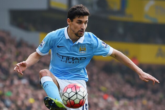 NORWICH, ENGLAND - MARCH 12: Jesus Navas of Manchester City controls the ball during the Barclays Premier League match between Norwich City and Manchester City at Carrow Road on March 12, 2016 in Norwich, England. (Photo by Michael Regan/Getty Images) NORWICH, ENGLAND - MARCH 12: Jesus Navas of Manchester City controls the ball during the Barclays Premier League match between Norwich City and Manchester City at Carrow Road on March 12, 2016 in Norwich, England. (Photo by Michael Regan/Getty Images)