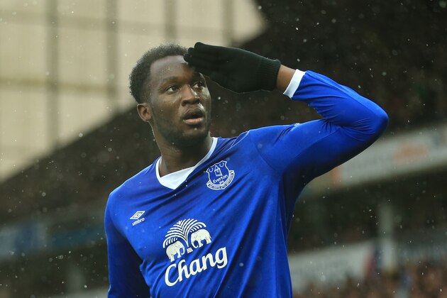 NORWICH, ENGLAND - DECEMBER 12:  Romelu Lukaku of Everton celebrates scoring his team's first goal during the Barclays Premier League match between Norwich City and Everton at Carrow Road on December 12, 2015 in Norwich, United Kingdom.  (Photo by Stephen Pond/Getty Images)